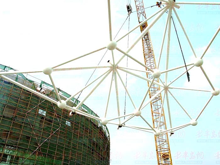 普兰店体育馆网架安装